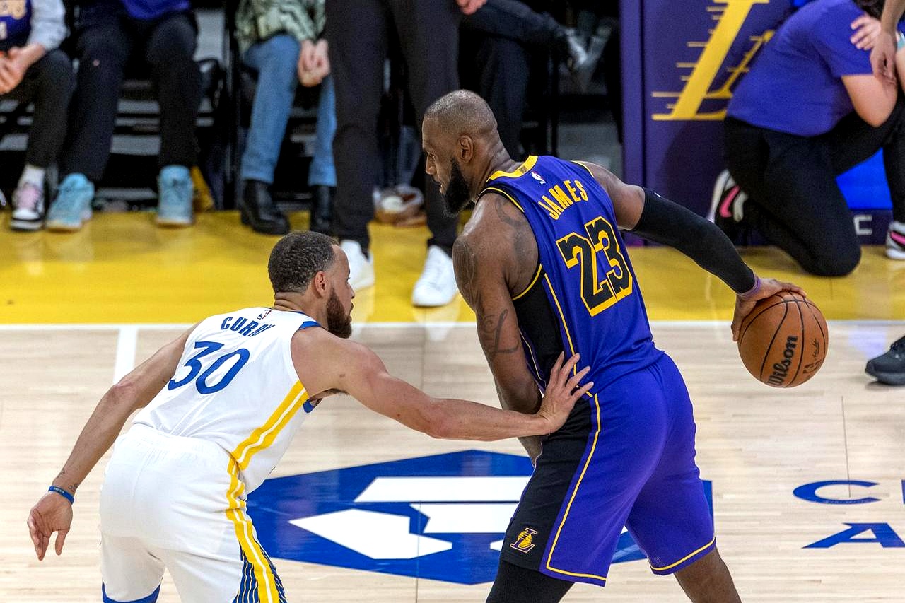 AYX-詹姆斯新星刷新纪录表现突出，快船前途光明！引发球迷热议的简单介绍