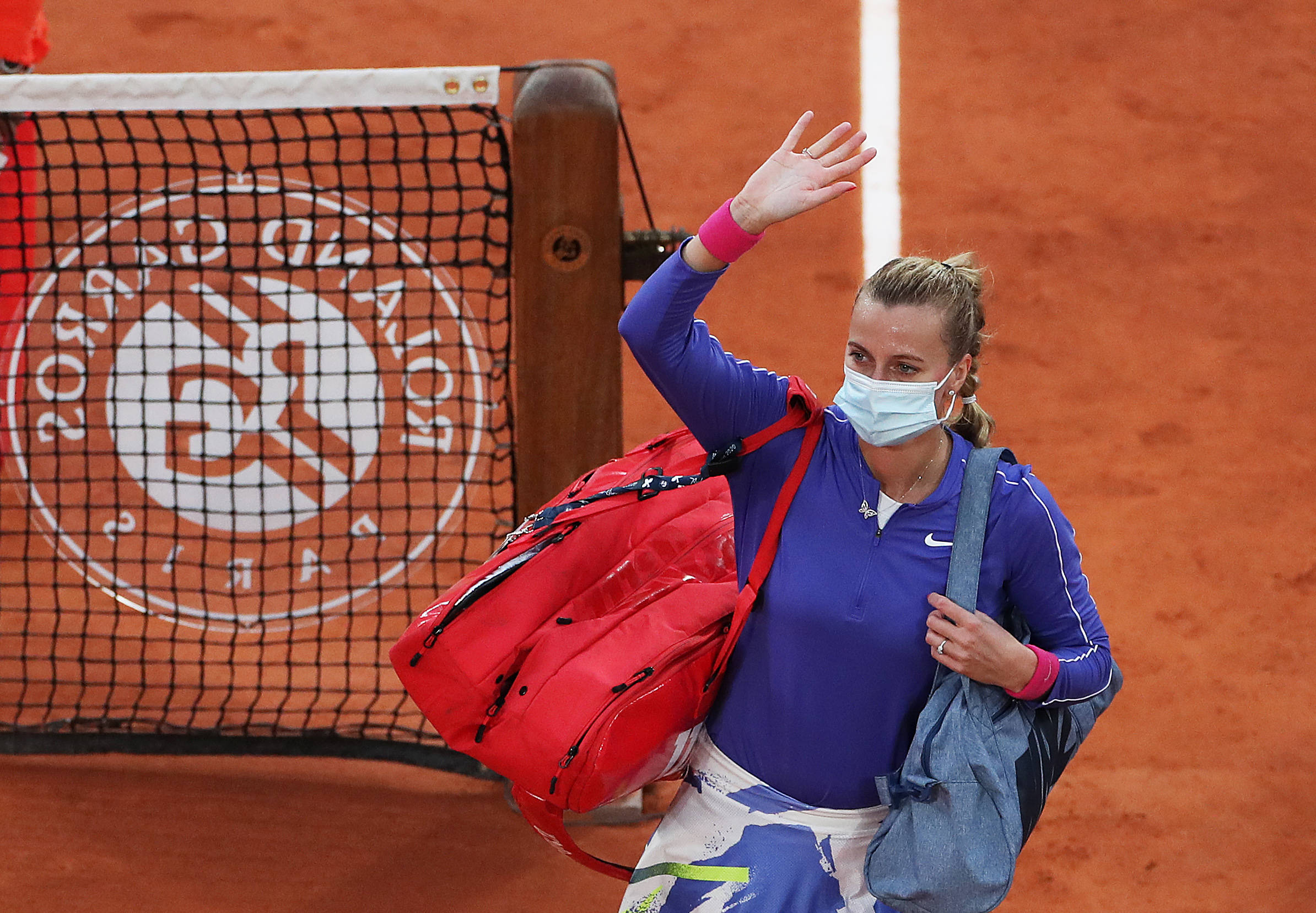 爱游戏体育-科维托娃重返赛场，重返赛场首场状态出色，MAD观众沸腾！赛场气氛高涨(内塔尼亚胡最新消息)